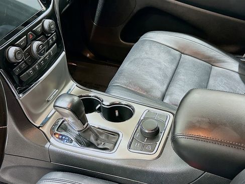 Used 2021 Jeep Grand Cherokee Limited w/ Luxury Group II AWD/4WD image 16