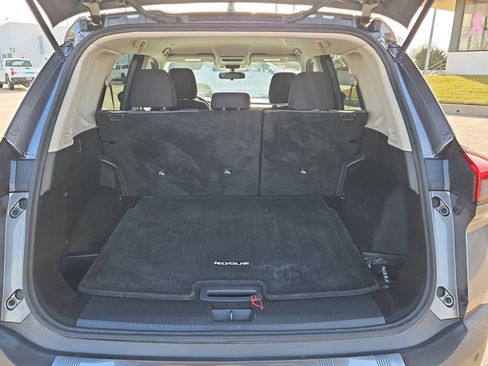 Used 2022 Nissan Rogue SV image 6