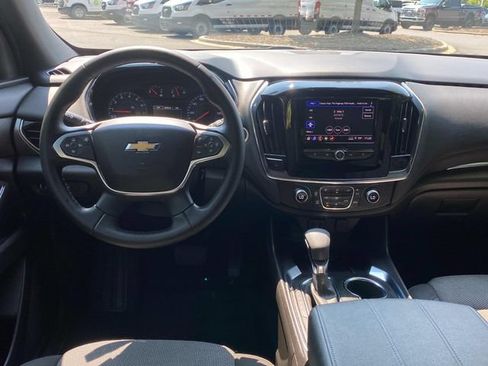 Used 2023 Chevrolet Traverse LT FWD image 8