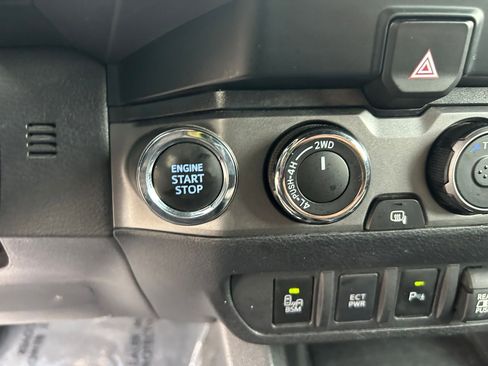 Used 2023 Toyota Tacoma TRD Off-Road w/ Advanced Technology Package AWD/4WD image 18