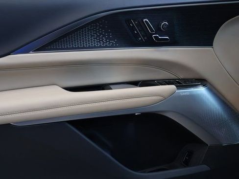 New 2026 Cadillac Lyriq V image 7