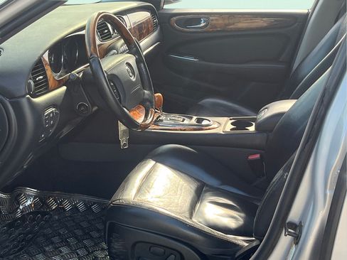 Used 2005 Jaguar XJ8 RWD image 10
