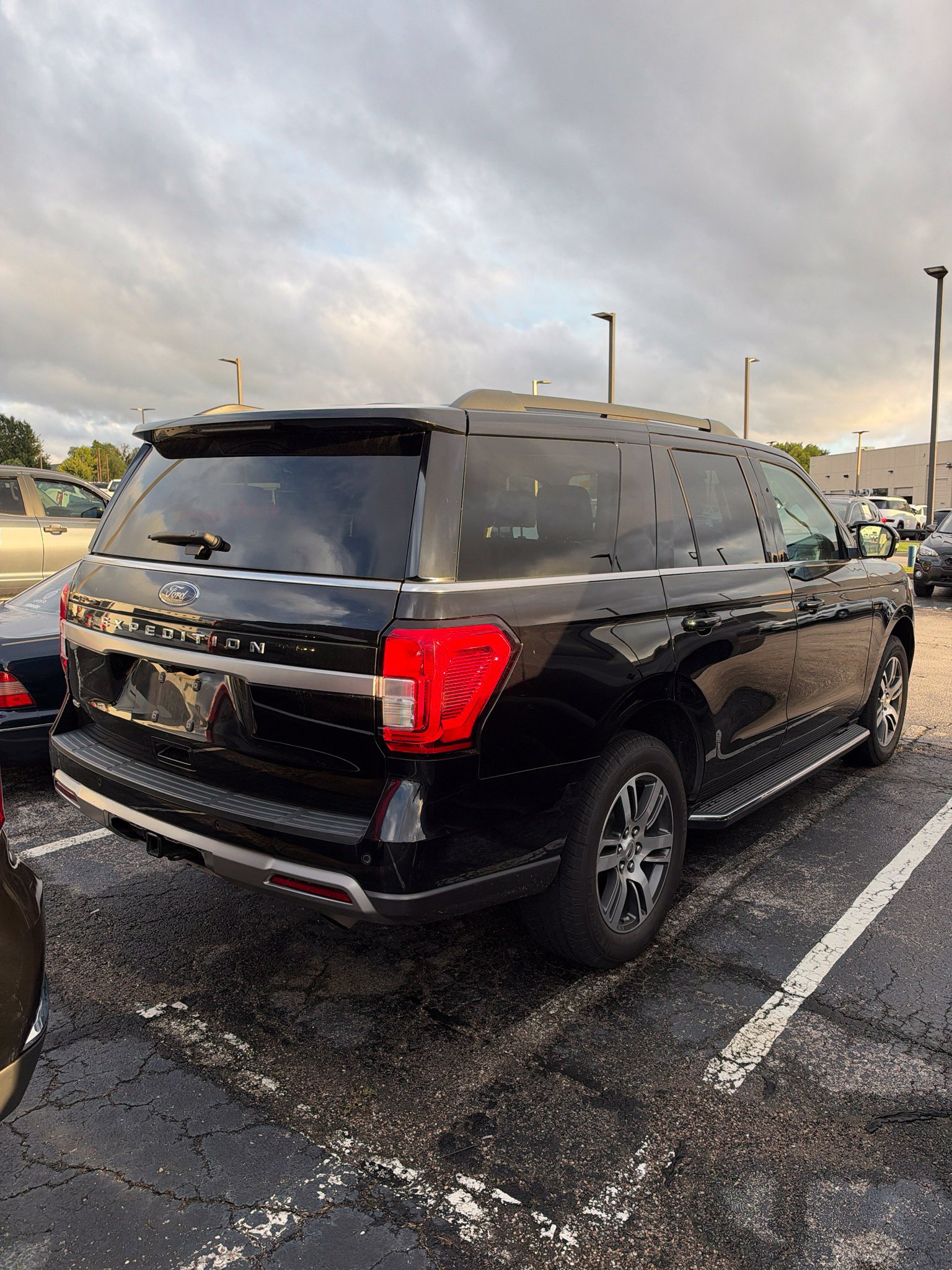 Certified 2022 Ford Expedition XLT AWD/4WD image 3
