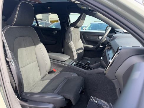 Used 2023 Volvo C40 P8 Recharge Ultimate AWD/4WD image 33