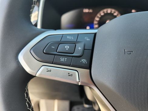 New 2025 Volkswagen Taos SE image 14