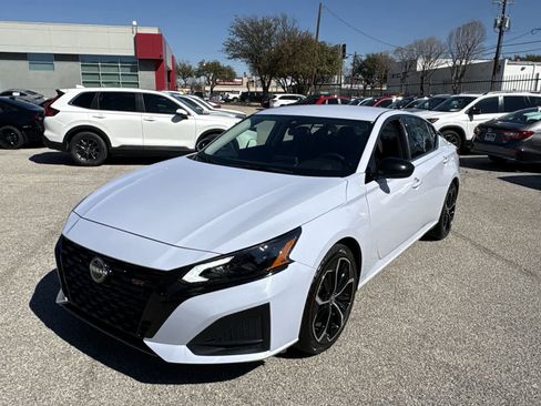 Used 2024 Nissan Altima 2.5 SR image 17