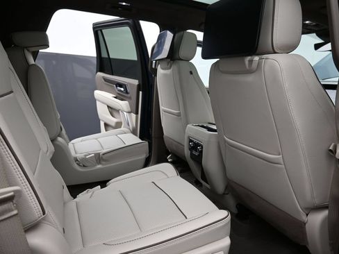 Used 2025 GMC Yukon Denali w/ Denali Reserve Package AWD/4WD image 18