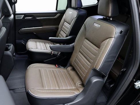 New 2026 GMC Acadia Denali Ultimate w/ LPO, Floor Liner Package image 11