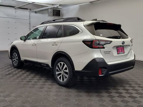 Used 2021 Subaru Outback Premium image 3