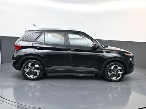 Certified 2025 Hyundai Venue SEL image 3