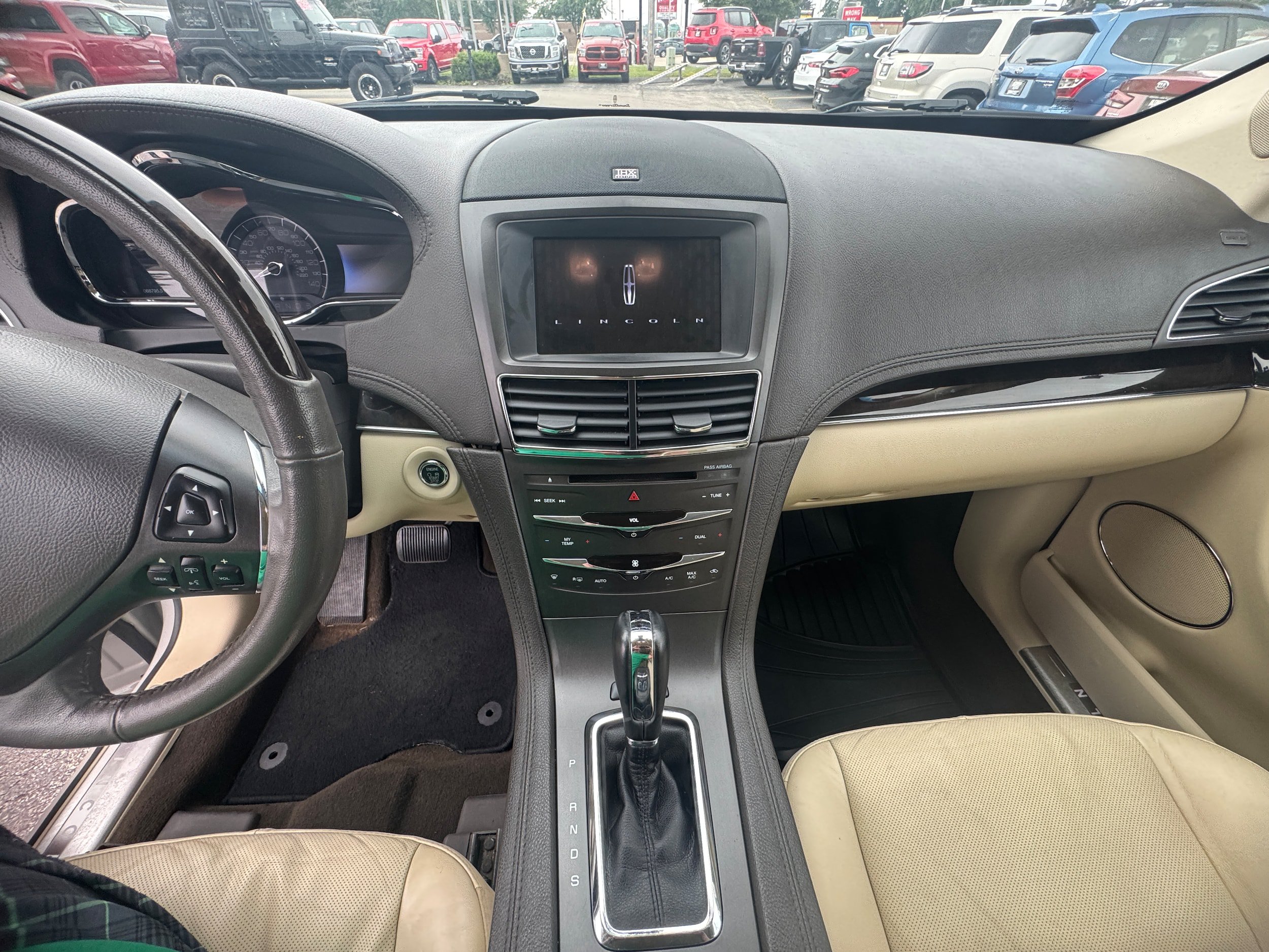 Used 2019 Lincoln MKT AWD image 10