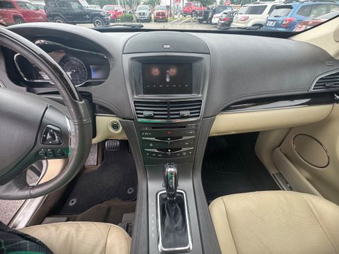 Used 2019 Lincoln MKT AWD image 10