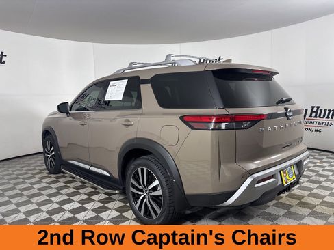 Used 2023 Nissan Pathfinder Platinum image 7