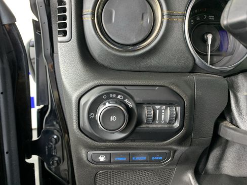 Used 2021 Jeep Wrangler Unlimited Sahara AWD/4WD image 17