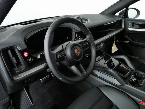 New 2026 Porsche Cayenne S image 4