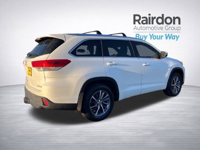 Used 2017 Toyota Highlander XLE AWD/4WD image 7
