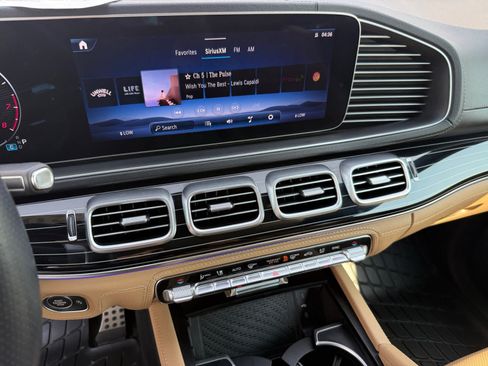 Certified 2025 Mercedes-Benz GLS 580 4MATIC image 17