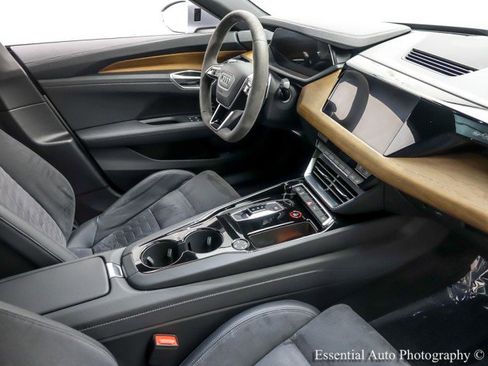 Used 2022 Audi e-tron GT Premium Plus image 29