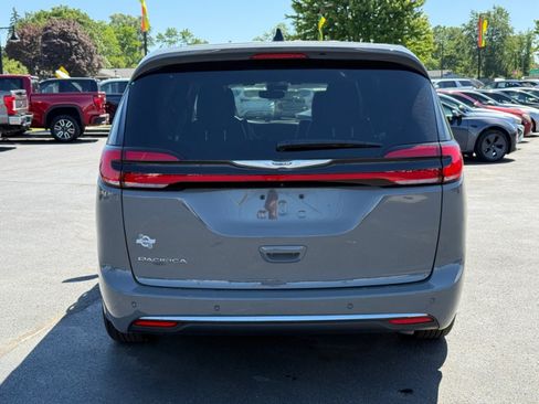 Used 2025 Chrysler Pacifica Select FWD image 7