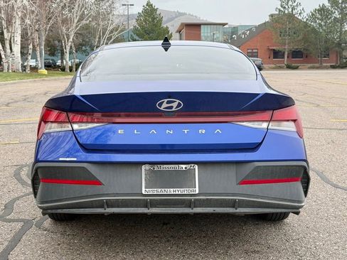 Used 2025 Hyundai Elantra SE image 8