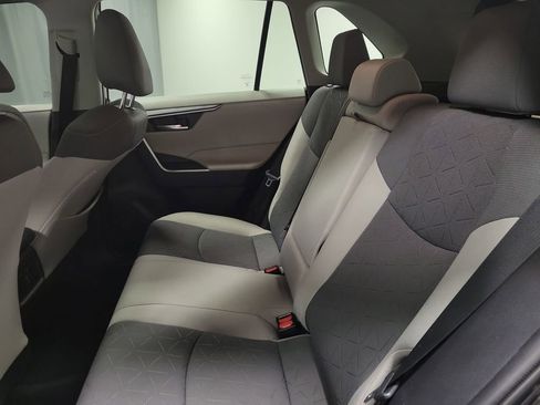 Used 2021 Toyota RAV4 XLE w/ Convenience Package FWD image 20