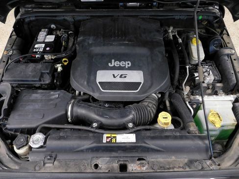 Used 2016 Jeep Wrangler Unlimited Sahara image 18