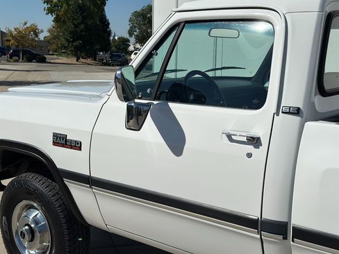 Used 1991 Dodge D/W Truck 250 image 16