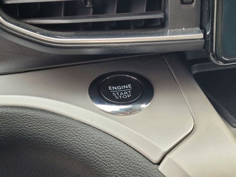 Used 2022 Ford Explorer XLT w/ Equipment Group 202A image 24