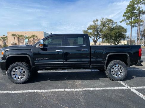 Used 2017 GMC Sierra 2500 Denali w/ Duramax Plus Package image 6