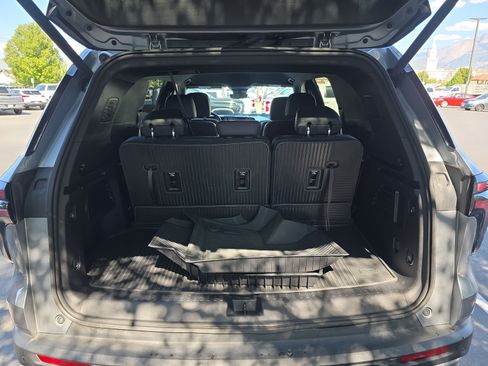 Used 2024 Chevrolet Traverse Z71 w/ Enhanced Driving Package AWD/4WD image 28