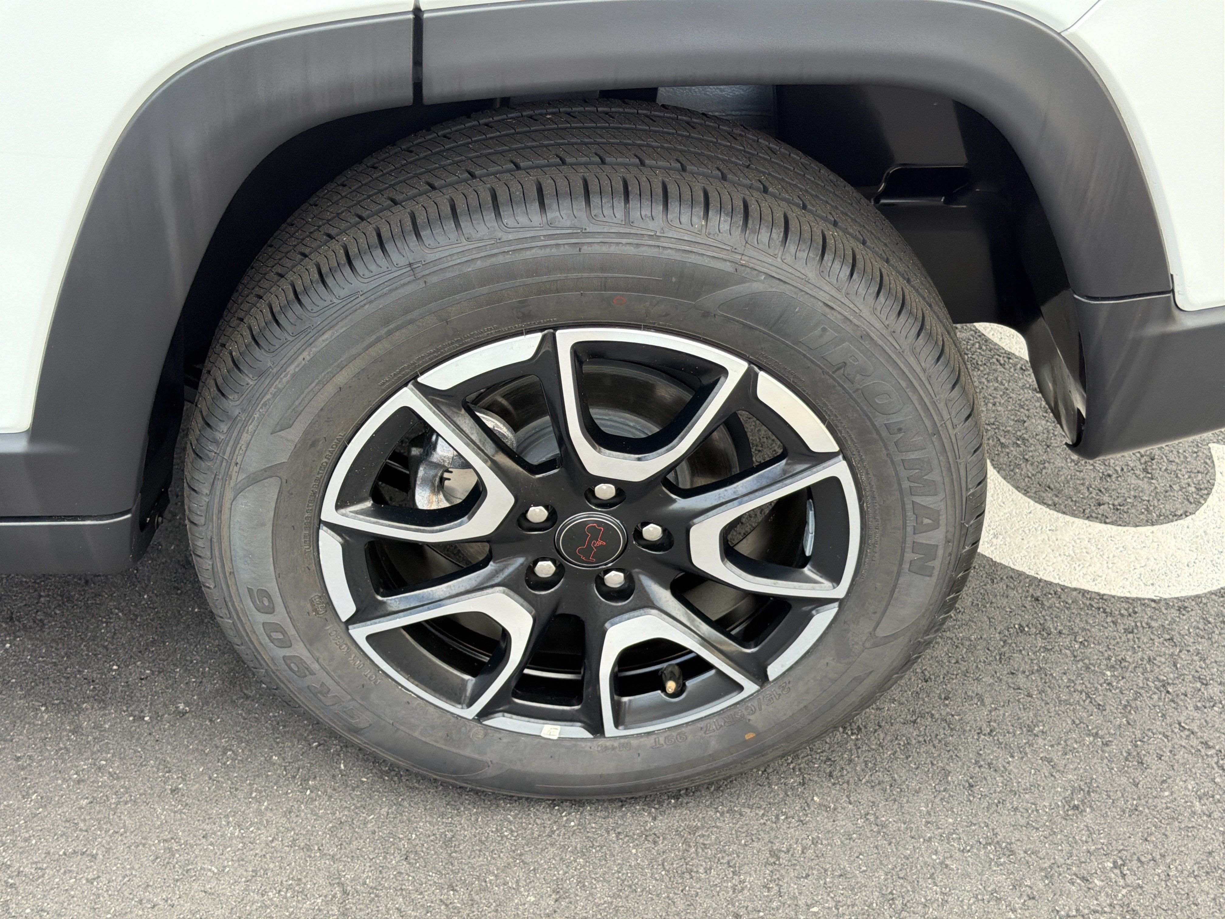 Used 2025 Jeep Compass Trailhawk AWD/4WD image 19