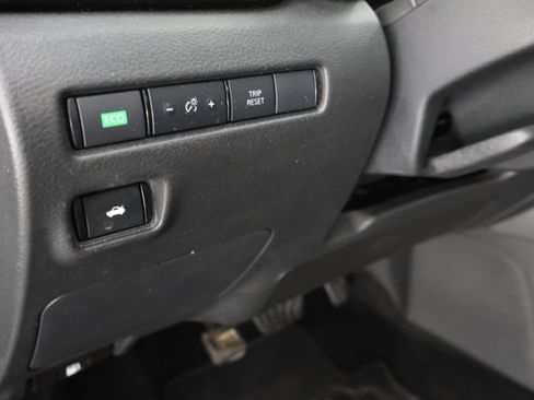 Used 2024 Nissan Sentra SV FWD image 40