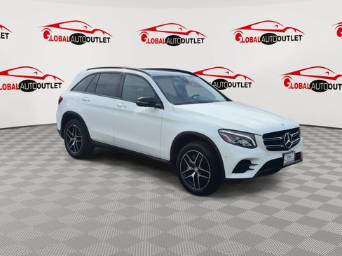 Used 2017 Mercedes-Benz GLC 300 4MATIC w/ Premium 2 Package image 2