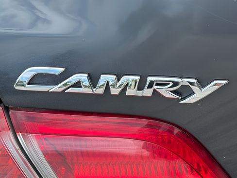 Used 2010 Toyota Camry LE FWD image 10