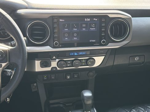Used 2022 Toyota Tacoma SR5 w/ Technology Package RWD image 43