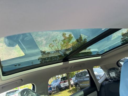 New 2025 Volkswagen Taos SE image 15