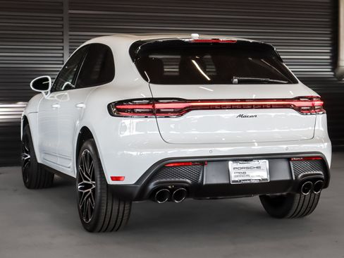 Certified 2025 Porsche Macan image 3