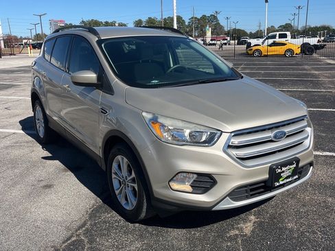 Used 2018 Ford Escape SE image 5