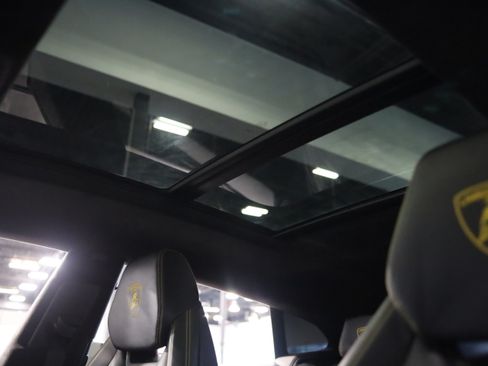 Used 2019 Lamborghini Urus AWD/4WD image 37