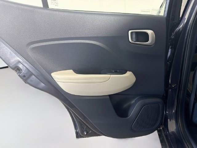 Used 2024 Hyundai Venue Limited FWD image 25