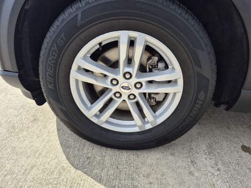 Certified 2023 Ford Explorer XLT w/ Equipment Group 202A image 3