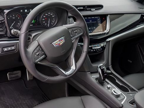 New 2025 Cadillac XT6 Sport w/ Technology Package AWD/4WD image 9