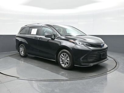 Certified 2025 Toyota Sienna LE w/ LE Plus Package