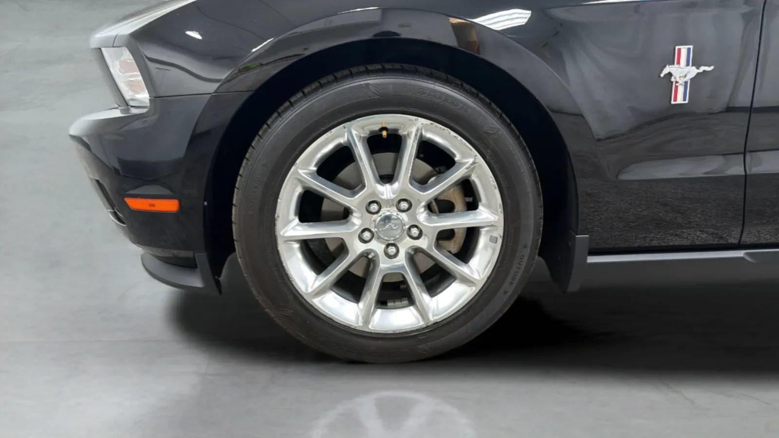 Used 2011 Ford Mustang Premium w/ 202A Rapid Spec Order Code RWD image 26