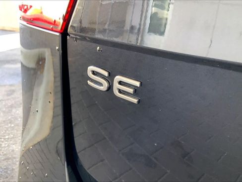 Used 2023 Volkswagen Tiguan SE R-Line FWD image 10