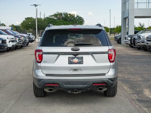 Used 2018 Ford Explorer XLT w/ Equipment Group 202A image 8