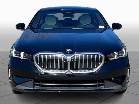 Used 2025 BMW 530i xDrive w/ Premium Package image 4