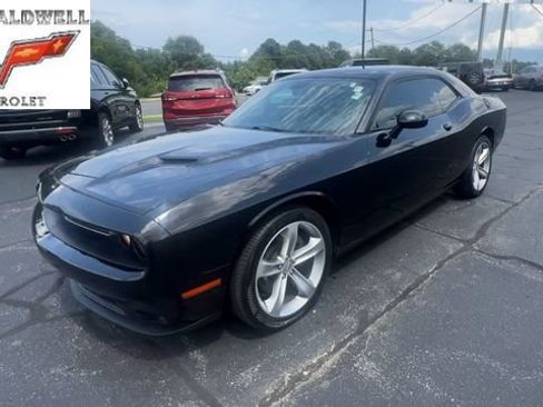 Used 2015 Dodge Challenger SXT w/ Super Sport Group (SS/T) RWD image 4