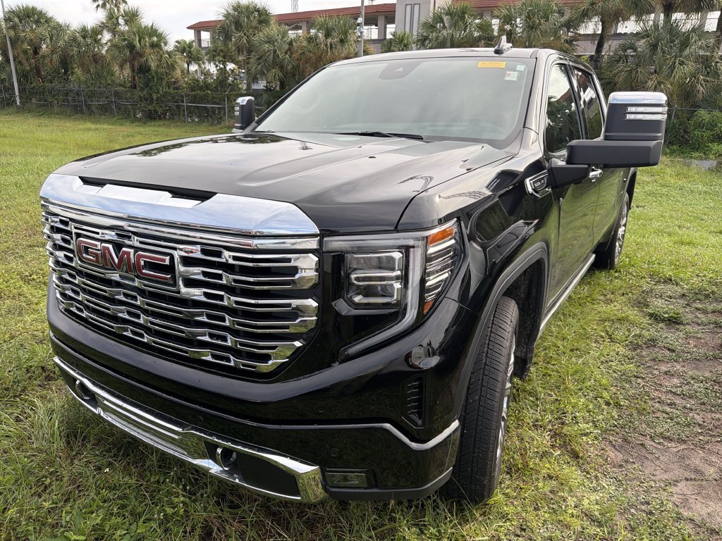 Used 2025 GMC Sierra 1500 Denali w/ Denali Reserve Package AWD/4WD image 5