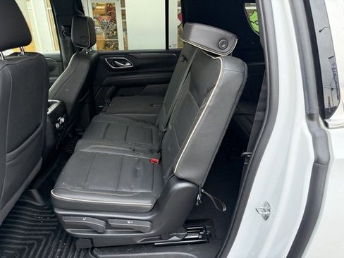 Used 2024 GMC Yukon XL SLT image 14